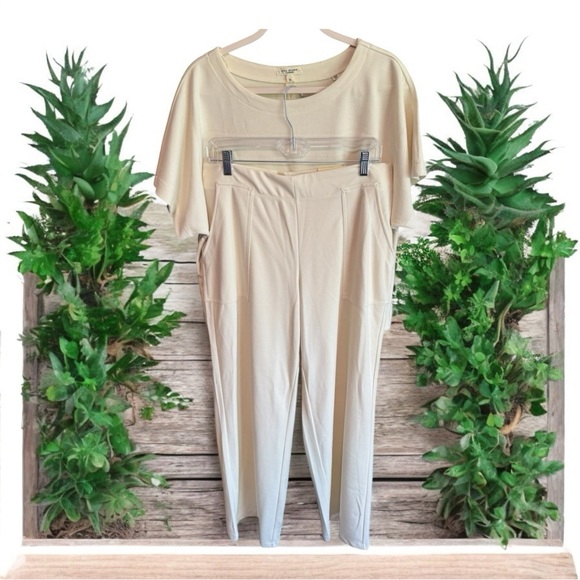 #305 Max Studio Luxury Women´s Cream Pants & Top Set